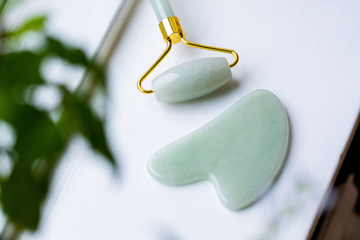 The Gua Sha Box (jade heart stone + roller)